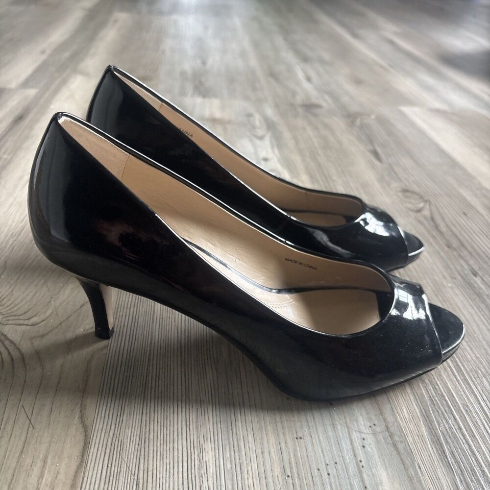 Ellen Tracy Vanna Black Minimalist Peep Toe Patent Leather Career Heel Size 7